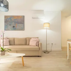 apartamento-malaga-beach-center-bc.hotelsinnerja.org/